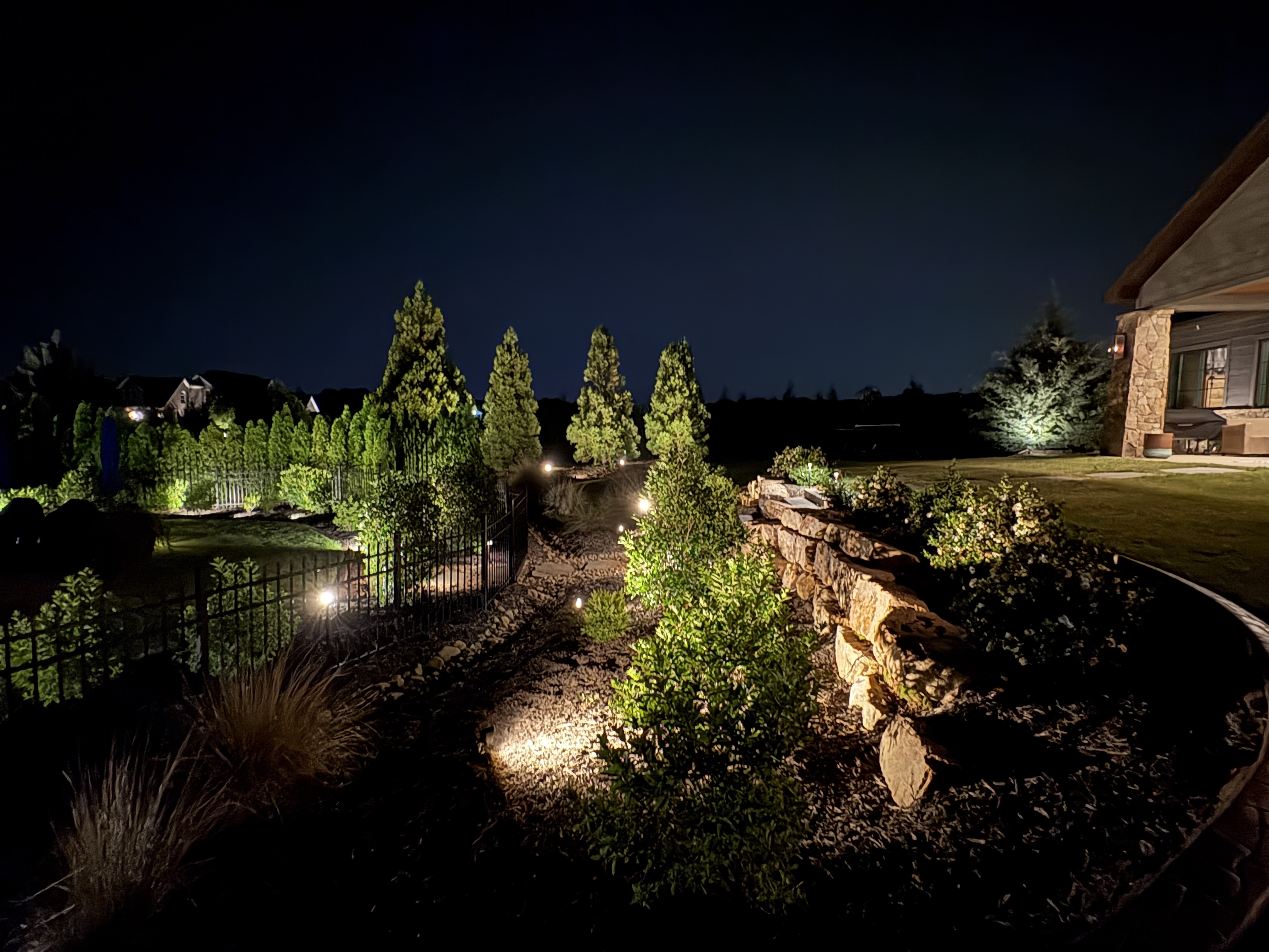 Boulder wall lighting